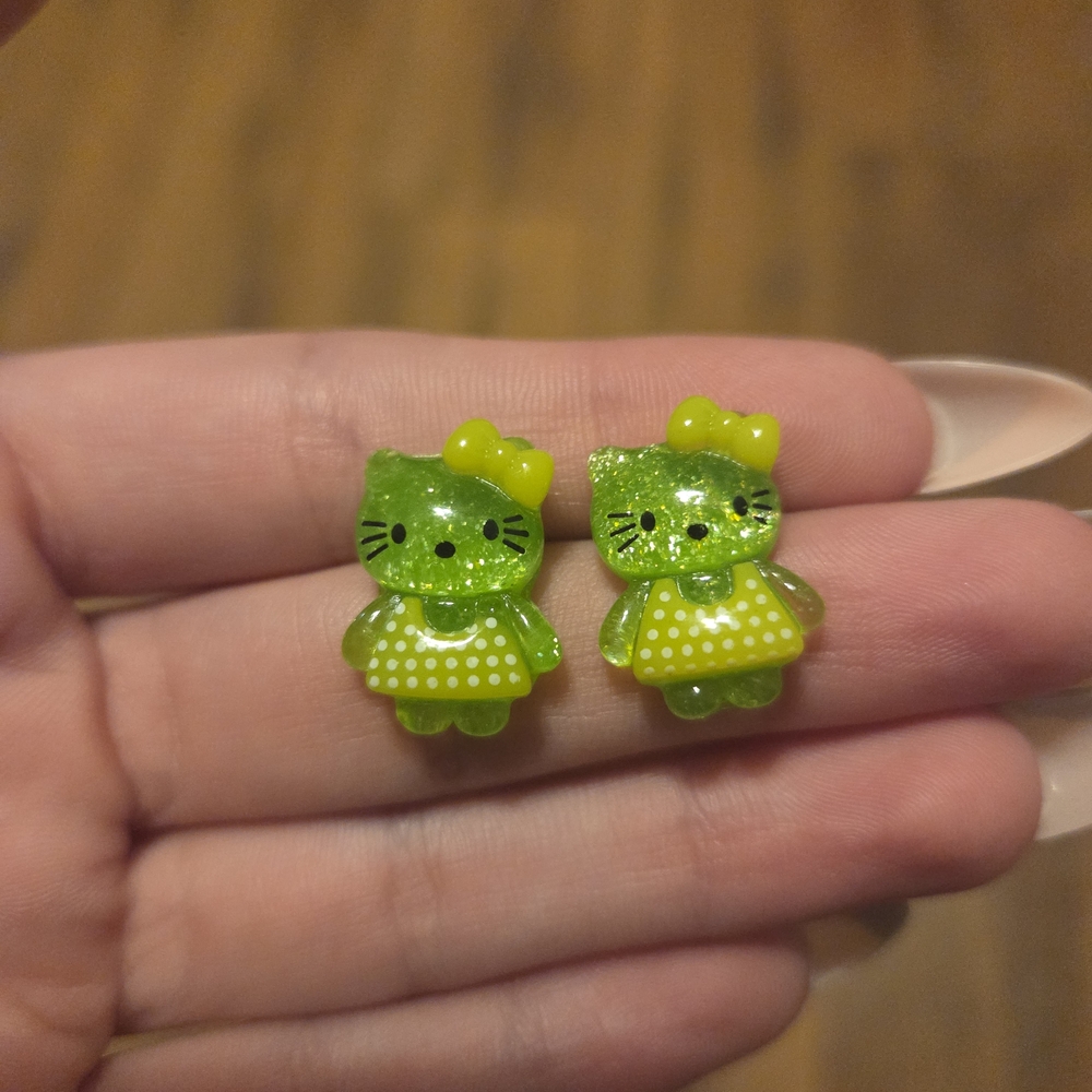 Green Hello Kitty Stud Earrings for Kids/Women